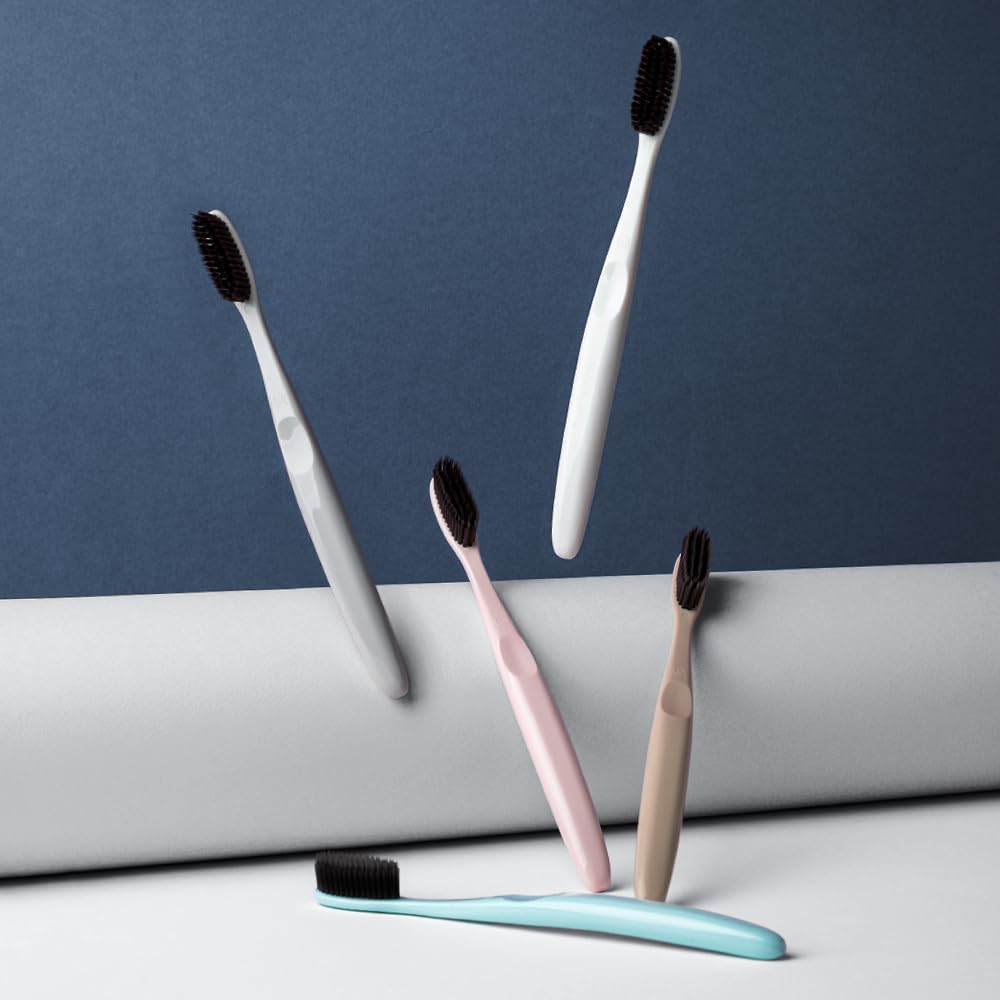 WANGTA Mini Black – Spazzolino da denti con infuso di carbone duro, testa da 3,5 cm, 3.200 setole per soppressione batterica e pulizia solida, prodotto in Corea per l'igiene orale premium (confezione
