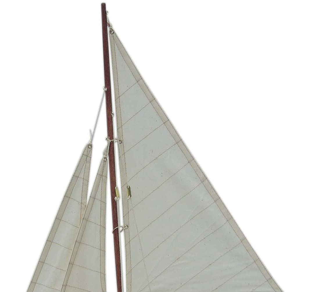 Segelyacht Einmaster mit Segel aus Stoff und Holzständer
