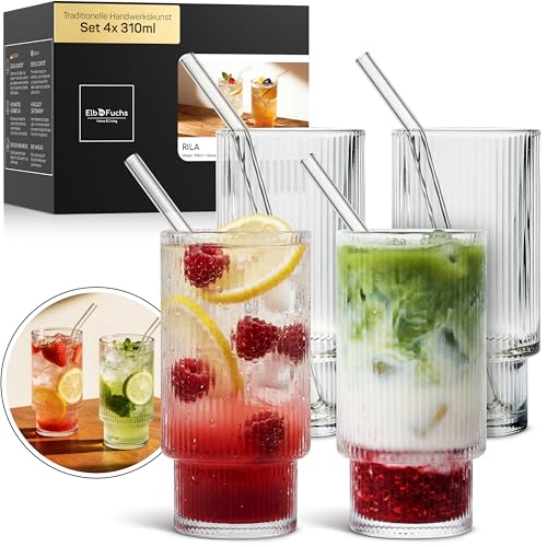 ElbFuchs Trinkgläser 4er Set 310 ml - Geriffelte Longdrinkgläser mit Glasstrohhalmen als Cocktailgläser, ästhetische Wassergläser, Eiskaffee & Matcha Gläser