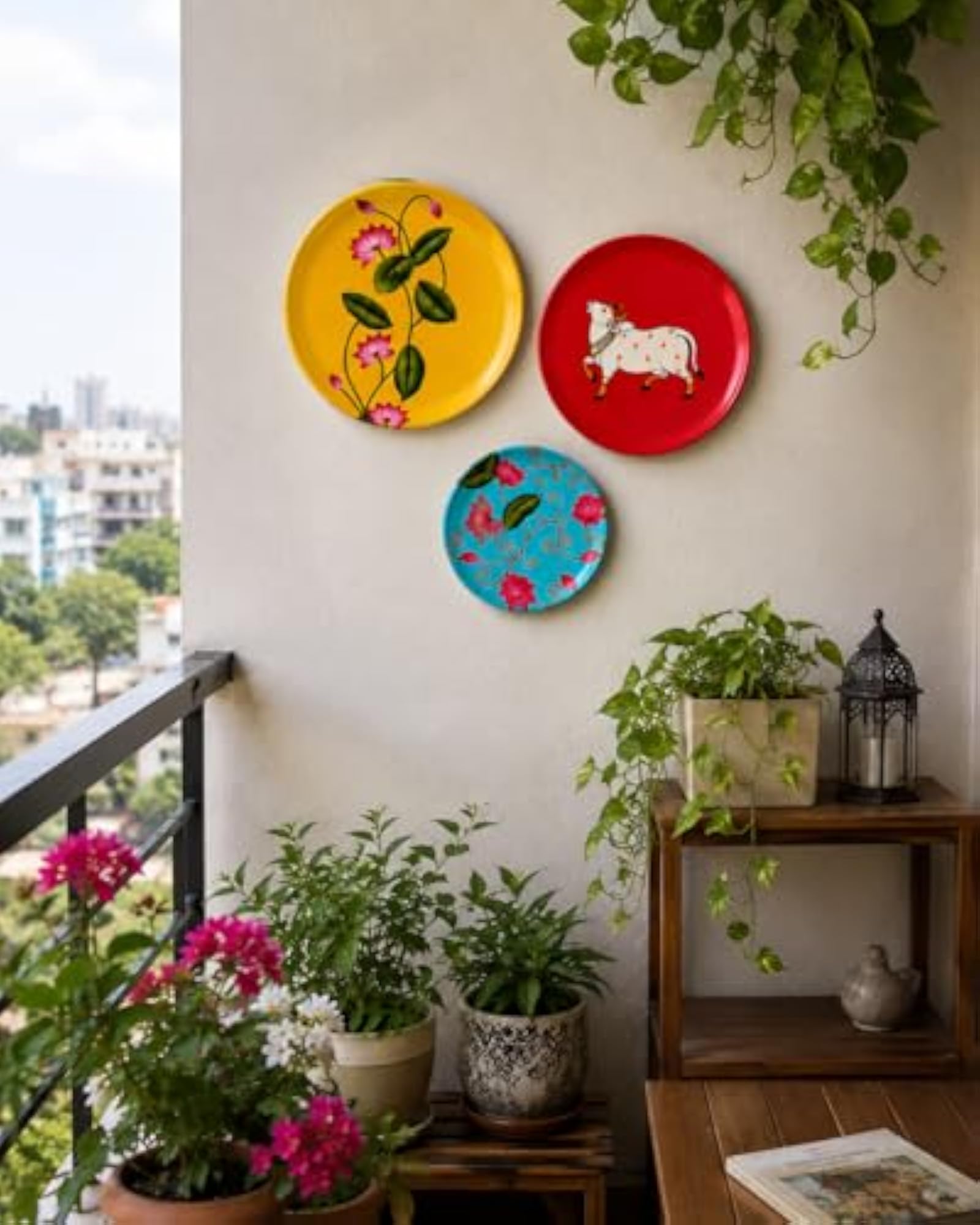 Ceramic Decorative Wall Plates Set of 3 with Stands