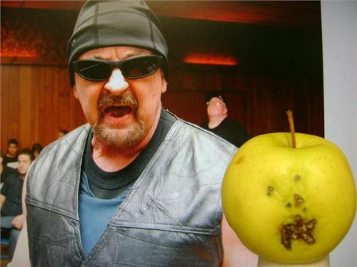 Autograph Warehouse 80502 Bob Arian Autographed 8 x 10 Photo Wrestling End Of The World Fruit Image No .3