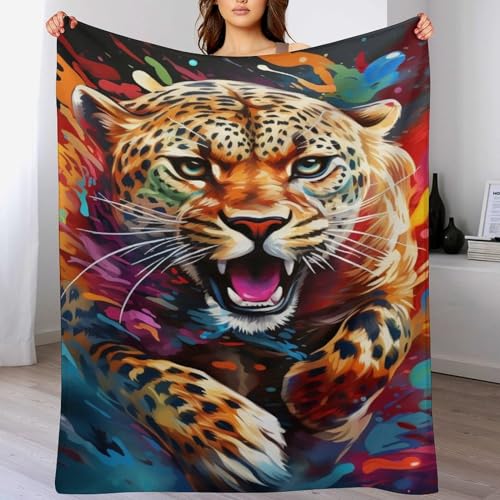 Couverture léopard douce pour soirées cocooning sur le canapé