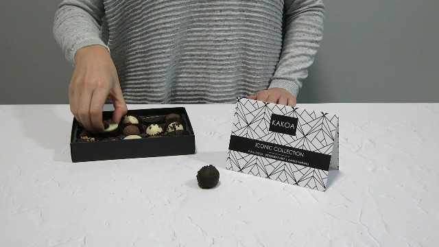 Kakoa Iconic Vegan Chocolate Selection Box - 15 Chocs | Brownie