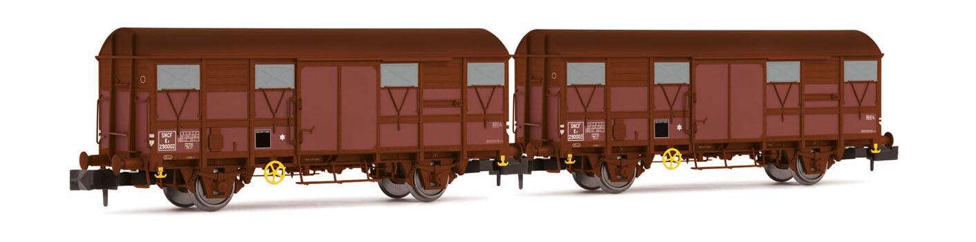 ARNOLD HN6570 SNCF, 2-unit pack 2-axle covered wagons type Kv (Permaplex walls), ep. III Freight Wagons