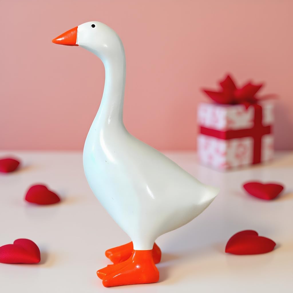 Desk Goose,7 inches Desktop Goose Statue, Mini Desk Trinkets Figurines Home Office Decor,Gift for Women