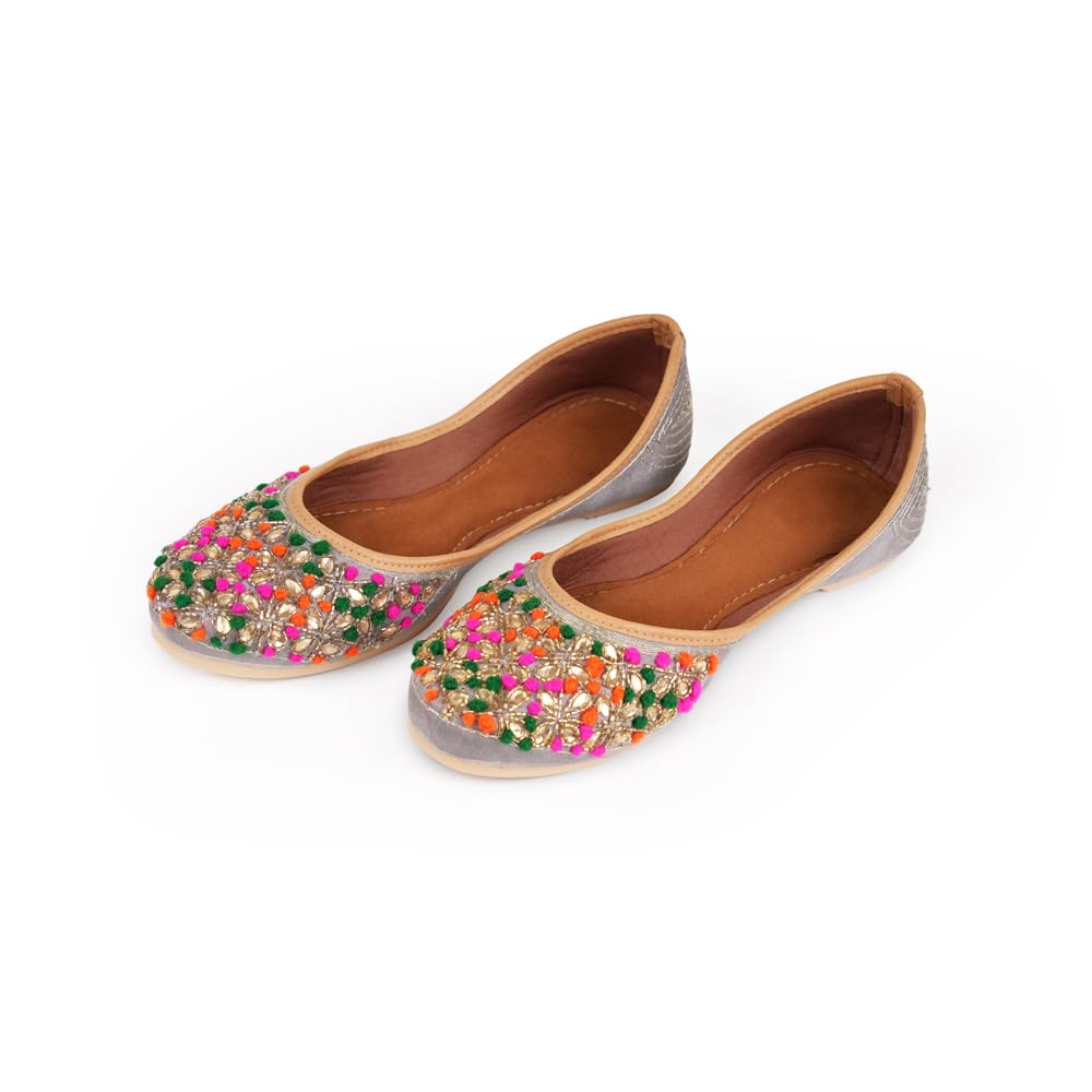 Footwear Styles to wear in College