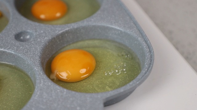 Amazon | RANXINGST 目玉焼き フライパン 蓋付き 四つ穴 ガス火