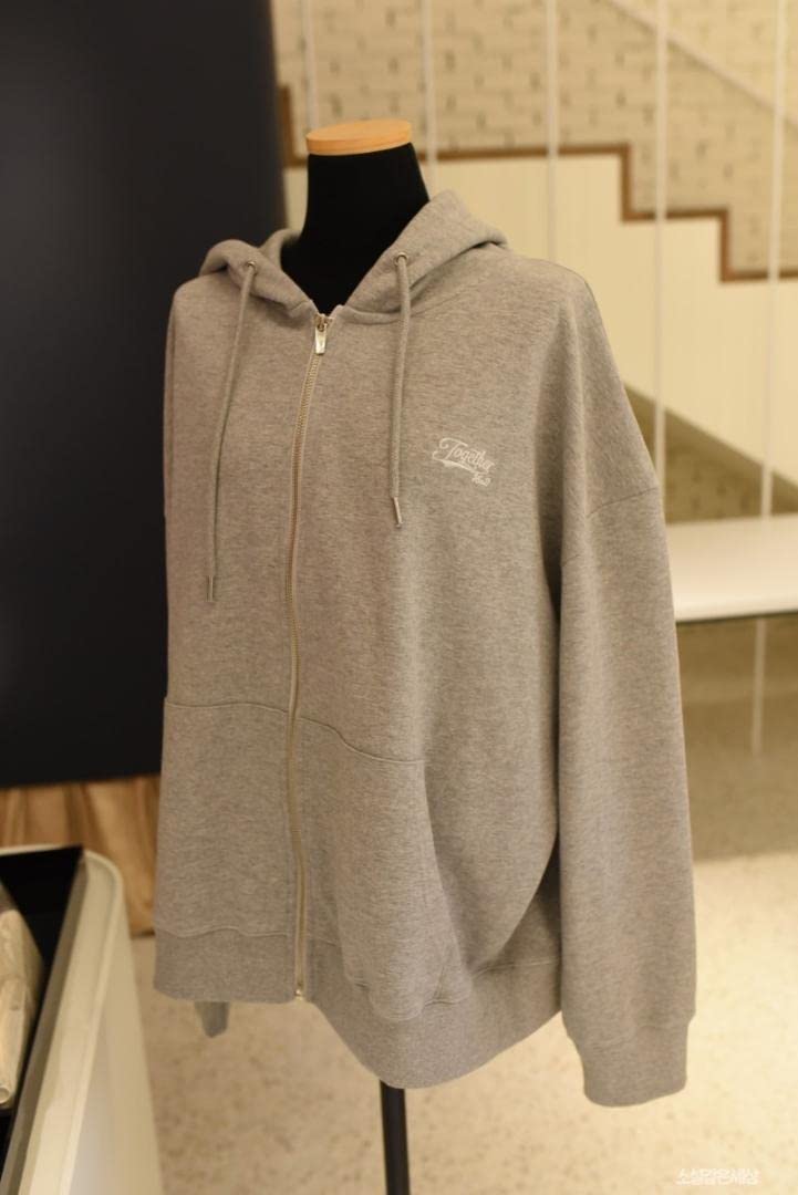 TWICE ポップアップ　フードジップ　パーカー フーディ TWICE ポップアップ フードジップ パーカー フーディ TWICE