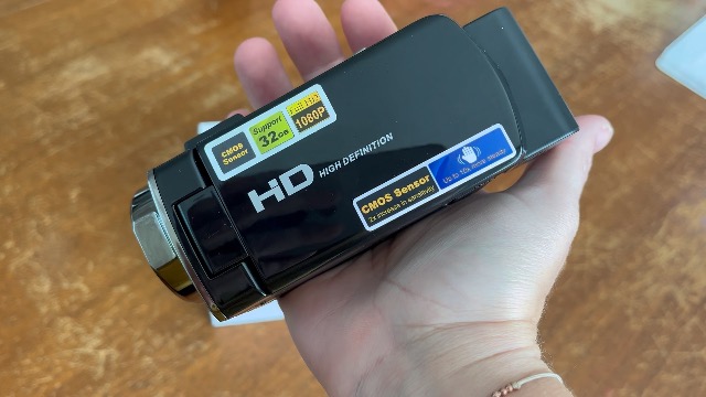 Videocamera Kimire Full HD 1080P 24M &ndash; Compatta Per Vlog E Viaggi Con Stabilizzatore