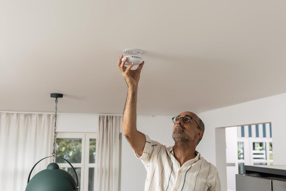 ABUS Detector de Humo y Calor FURM45000 Smartvest Pro - Inalámbrico, DIN EN | Sensor inteligente para hogar con notificación push, montaje sin cables y conexión inalámbrica a central Smartvest Pro.