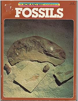 Hardcover The how and why wonder book of fossils (How and why wonder books) Book