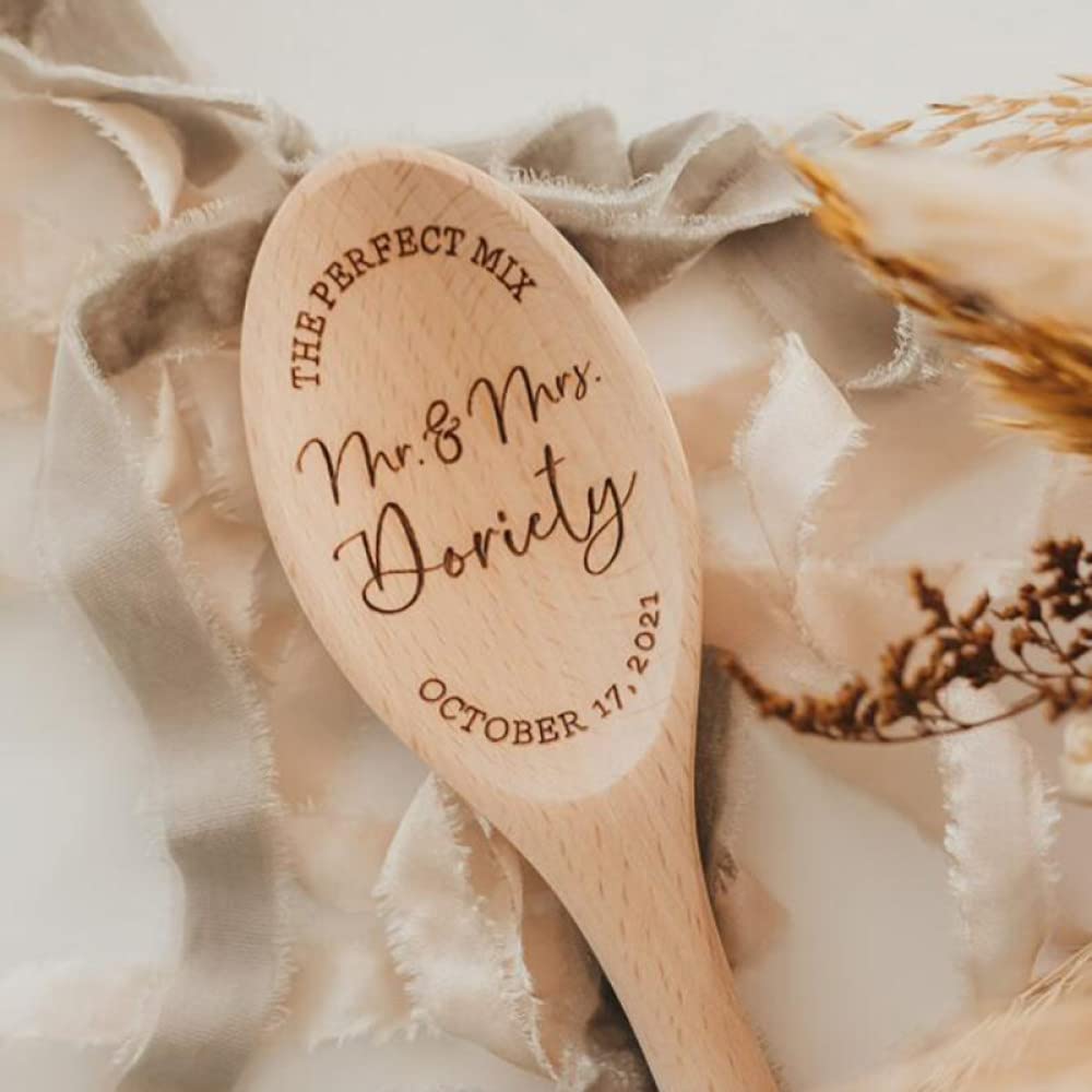 Der perfekte Mr. und Mrs. Holzlöffel, personalisiertes Hochzeitsgeschenk mit benutzerdefiniertem Nachnamen, lasergravierter Holzlöffel, Brautpartygeschenk/personalisiertes aufmerksames Geschenk, c