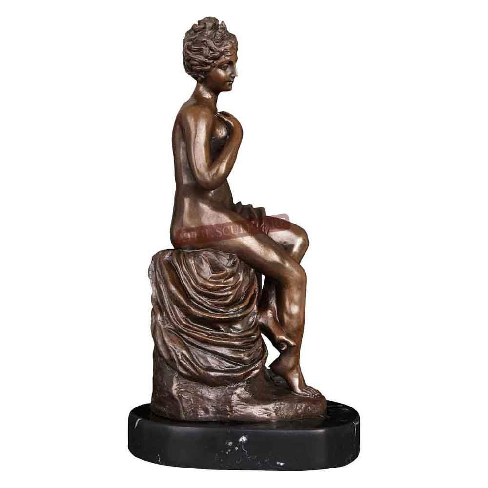 パステル画 裸婦 座る モデルを使った絵木製額ガラス入り パステル画 裸婦 座る モデルを使った絵木製額ガラス入り