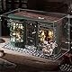 HJBHDOLL Magic Shop Puppenhaus mit Staubschutz, DIY Miniatur Puppenhaus Möbel Kit, Maßstab 1:24 Kreatives Geschenk für Kinder Teen Geburtstagsgeschenk