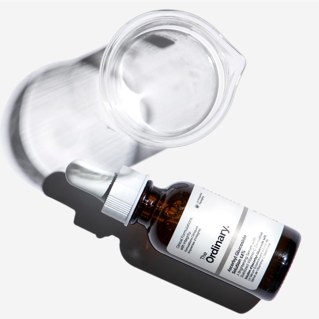 The Ordinary Ascorbyl Glucoside Solution 12%, Siero alla vitamina C illuminante per uniformare il tono della pelle e fornire protezione antiossidante, 30ml