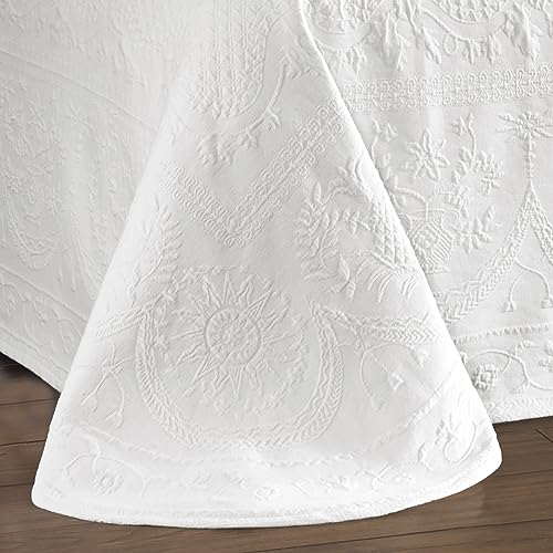 Image of Bedspreads Coverlet - King Charles Collection 120 inch x 114 inch Size 100% Cotton Oversized Matelasse Bed Spread, King /Cal King, White