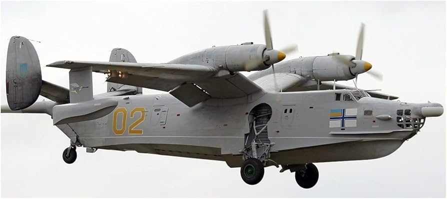 Amazon | モデルズビット 1/72 ウクライナ海軍航空隊 ベリエフ