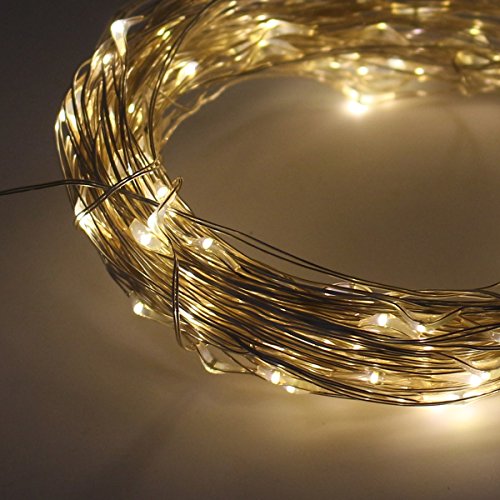 Eonfine stringa solare illumina su filo di rame