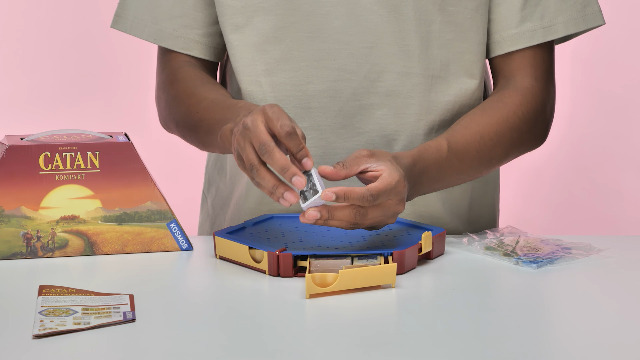 Catan Juego De Mesa Compacto Para 2-4 Jugadores, A Partir De 10 Años, En Estuche De Plástico