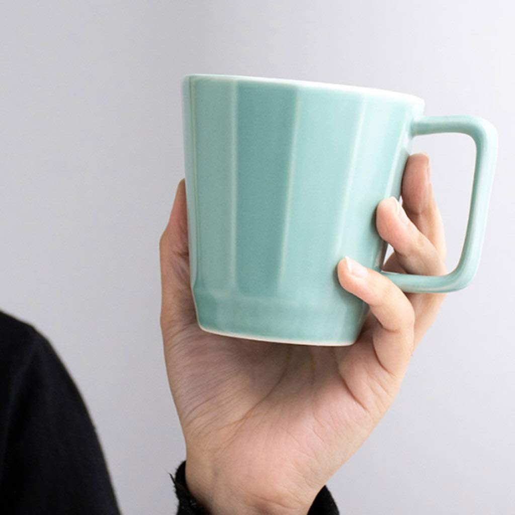 Kaffee-Becher Keramik-Tasse Einfache Wiederverwendbare große Kapazität Becher kreativer plissierter Rutschfester Tasse Körperkaffeetasse Exquisite tragbare Teetasse 320ml