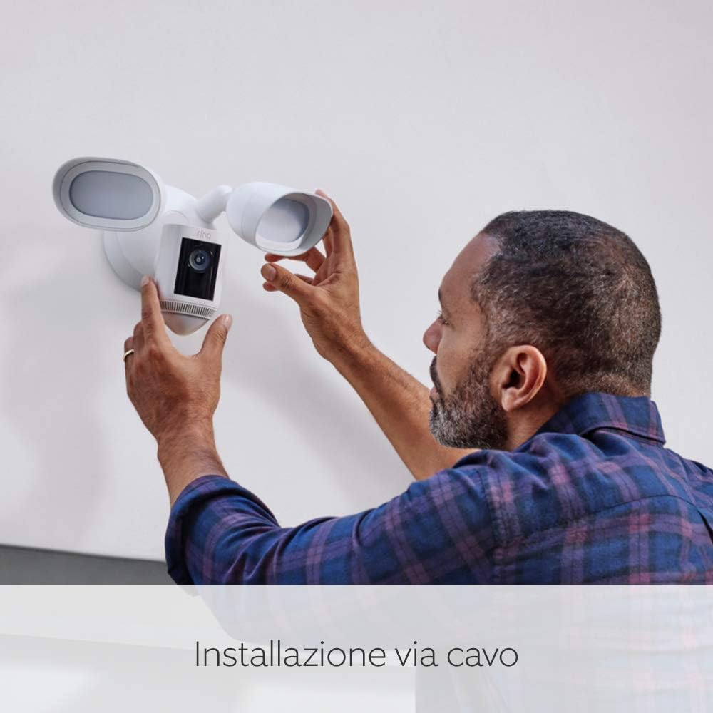 Ring videocamera Pro con proiettori Cablata (Floodlight Cam Wired Pro) |Video 2K con Ring Vision, rilevazione di movimento 3D, alternativa a sistema CCTV |Prova gratuita di 30 giorni di Ring Home