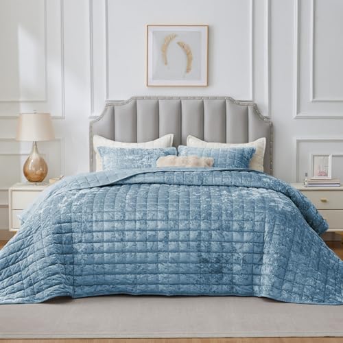 BEDELITE Velvet Quilt Set Queen Size - Luxury Velvet Comforter Bedding Set 3 Pieces, Soft Cozy Dusty Blue Oversized Bedspread Coverlet for All Seasons with 2 Pillow Shams