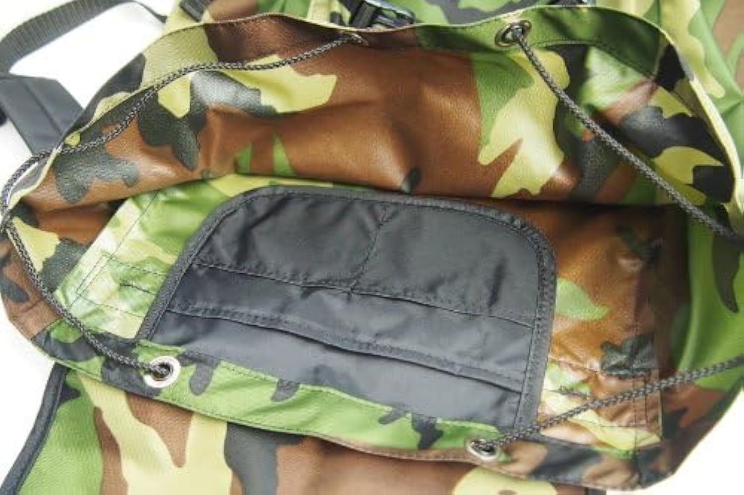 MELO メロ　バックパック　カーキ MELO（メロ）の「MELO/メロ Back Pack 16L（バックパック
