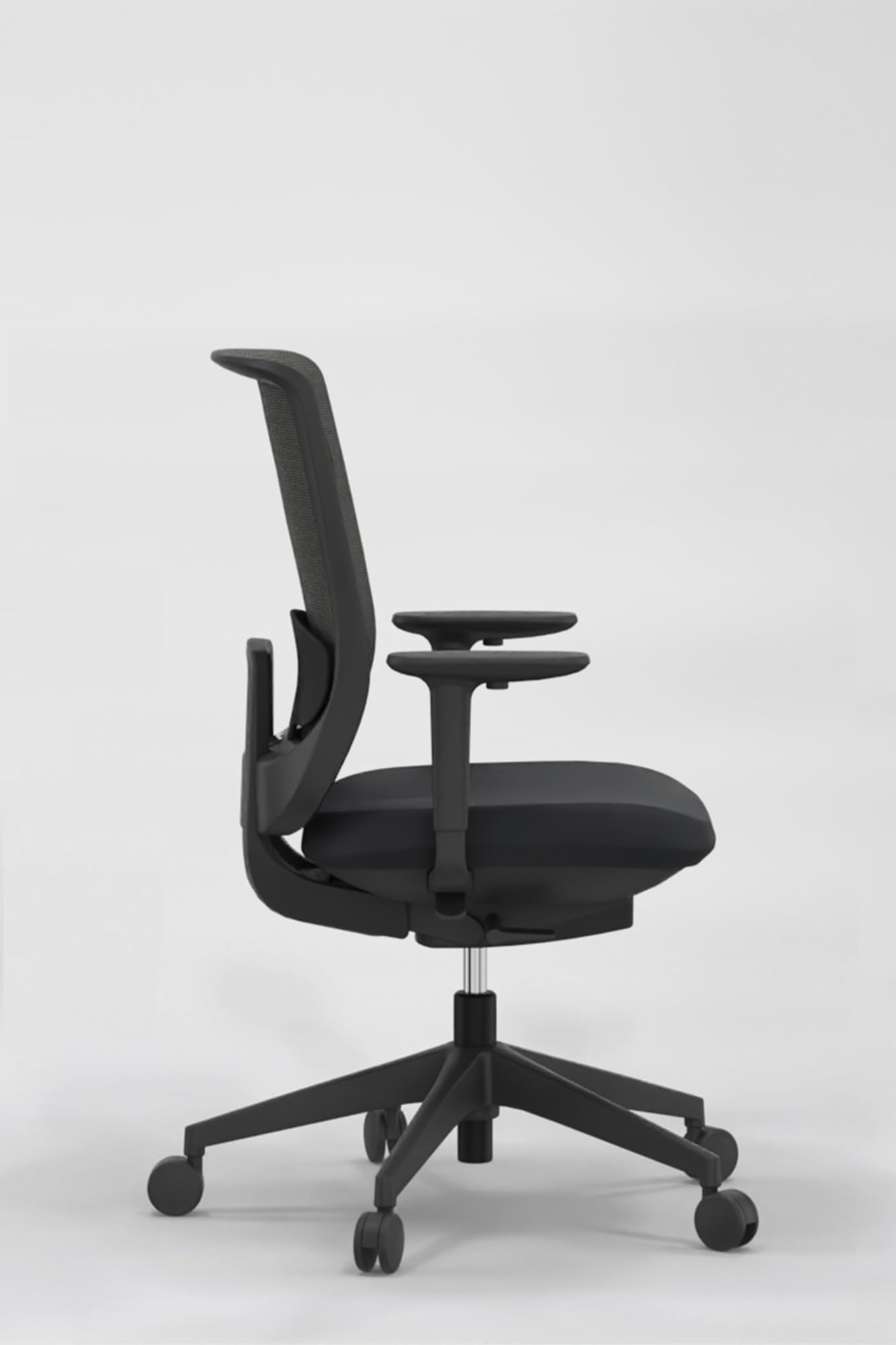 Silla de oficina profesional Actiu Trim Carbon Black malla Hasta 150 kg y uso de hasta 24 horas | Respaldo regulable en altura y asiento en profundidad | Top Ergonomía y Salud (Brazos 2D, Sin cabezal)