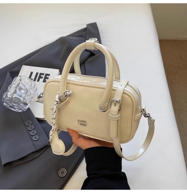 Chic and practicality in one bag!2