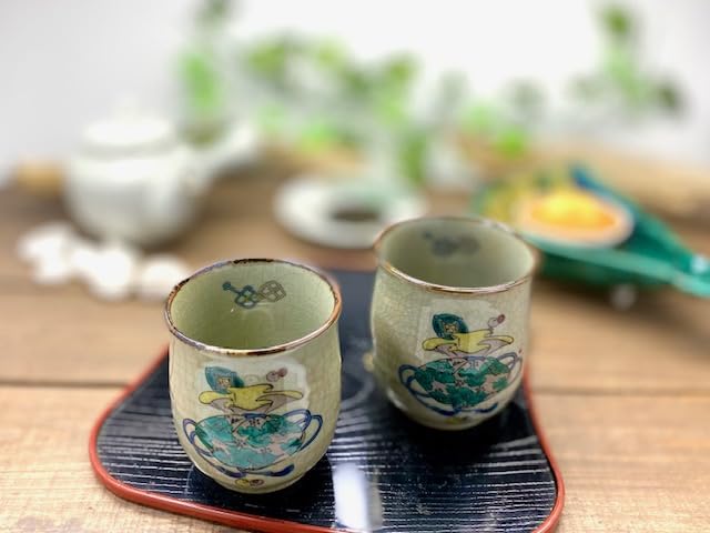 Kutani Hyakkaen Kutani Ware Pair teacups TakaraZukushi feat.Decorated Base