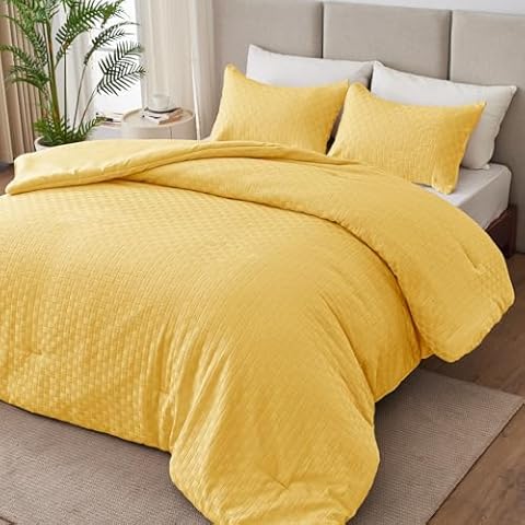Whale Flotilla 3-Piece Jacquard Checkerd Ultra Soft King Comforter Set, Luxury Reversible Microfiber Oversized Comforters Bedding Set with 2 Pillowcases, Lightweight Duvet for All Seasons, Yellow Cover