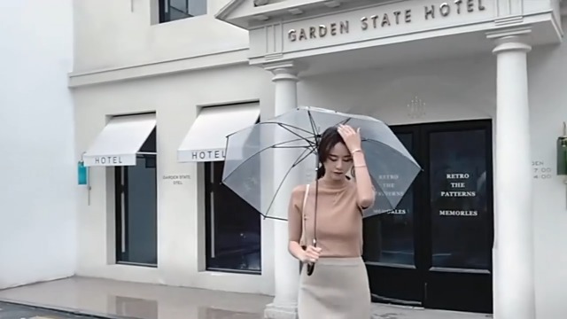 Amazon｜ビニール傘（透明）ジャンプ式【黒骨】業務用 60本 60cm