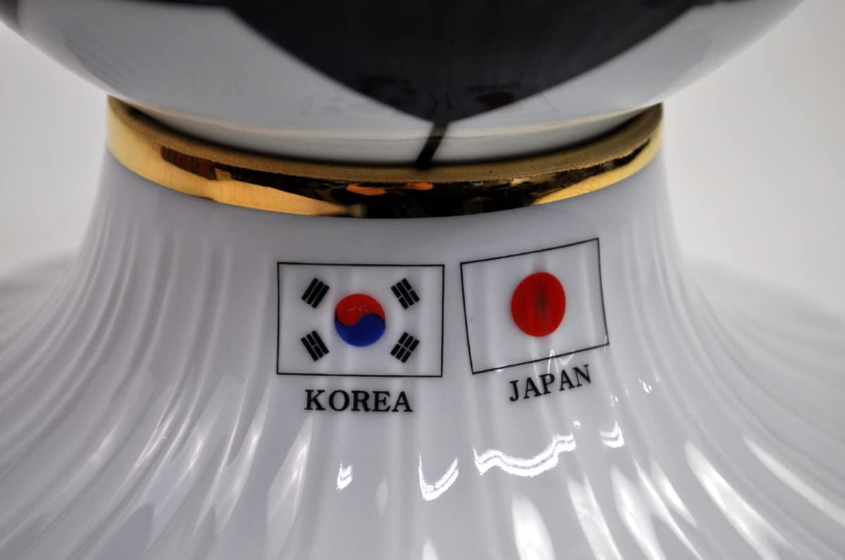 サッカーボール型オブジェ 韓国・日本ワールドカップ記念 Amazon.co.jp: 趙京作 サッカーボール 日韓ワールドカップ 記念