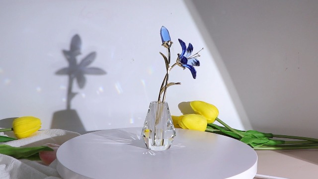 Amazon.com: Crystal Tiger Lily Flowers with Vase Metal Stem