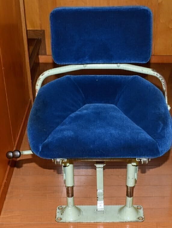 JR北海道　キハ40 運転席　椅子 Amazon.co.jp: 限定1品 JR北海道 キハ40型気動車 運転席椅子日高