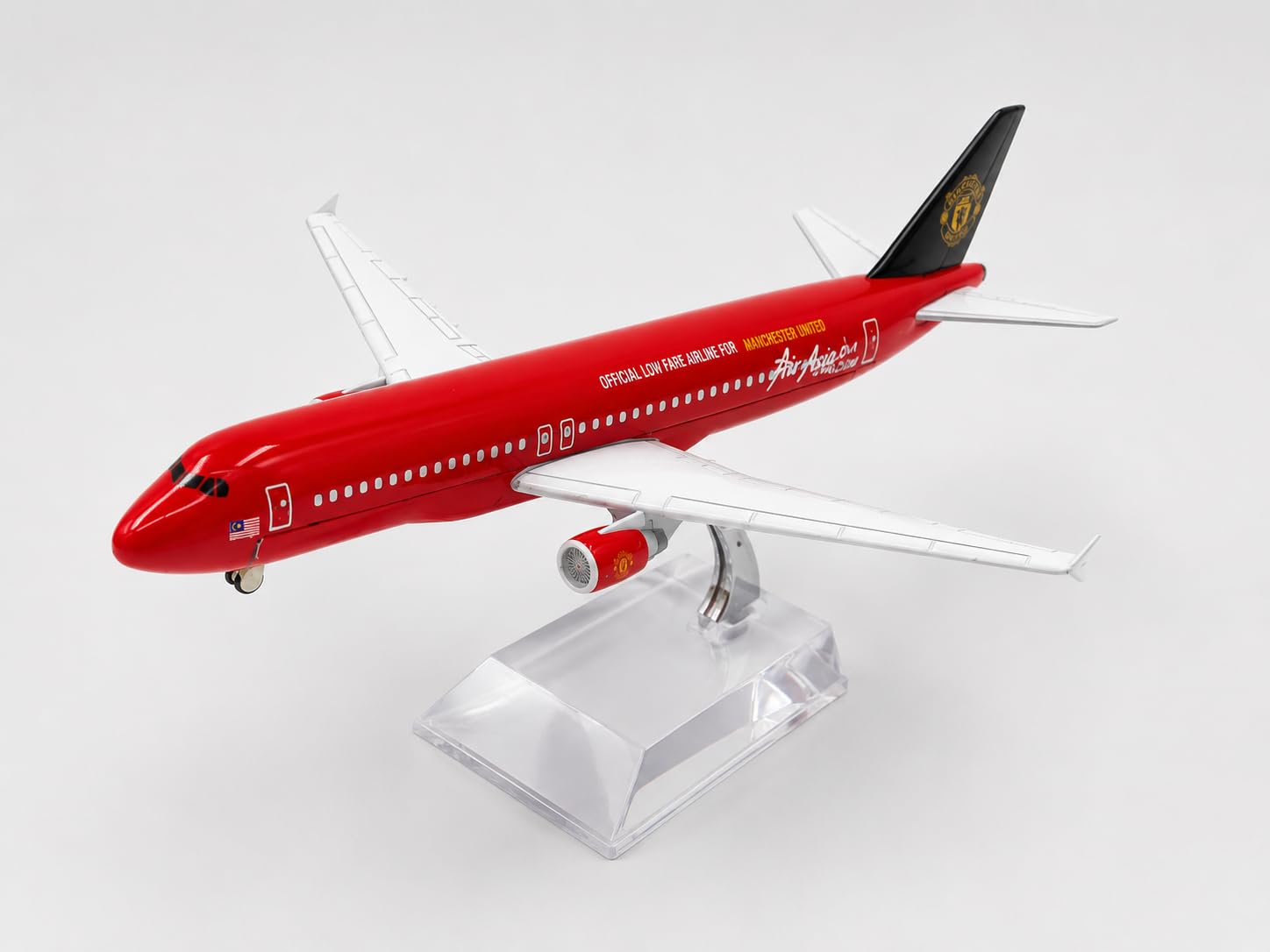 indigo® AirAsia Airbus A320 Manchester United Diecast Metal Model Aircraft with Display Stand, 1:400 Scale Airline Aeroplane Collectable Display Jet Replica, Aviation Gift for Collectors