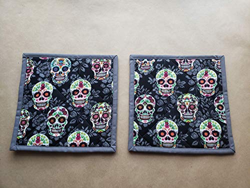 Sugar Skull Themed Potholders Set Of 2 Pair Día De Muertos Kitchen Linens Day Of The Dead Home Decor Quilted Hot Pads Insulated Trivets Black Grey Halloween Gifts Under 20 Handmade Pot Holders #TOP1