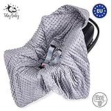 COMPANERO PRÁCTICO EN LA VIDA COTIDIANA - la manta tiene el tamaño ideal (90 x 90) para ser el compañero perfecto para tu bebé. Se puede usar como una bolsa de invierno para un portabebés, una manta de peluche en el automóvil, en un cochecito o como un tapete de juego. Unisex, tanto para niñas como para niños.