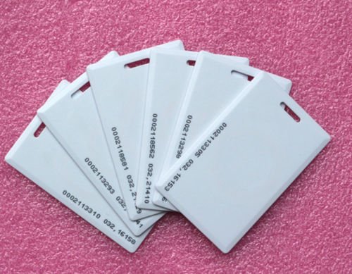 Cartes RFID EM longue portée pour simplifier l'accès au parking de votre entreprise