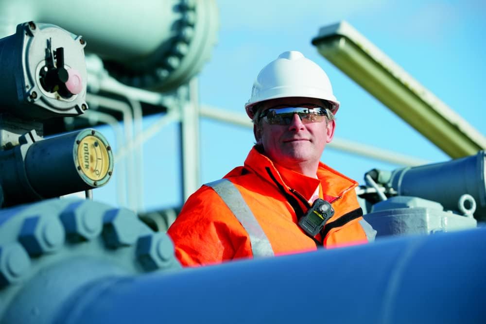Worker wearing the MSA ALTAIR 2XT Gas Detector clipped to their uniform, smiling at the camera.