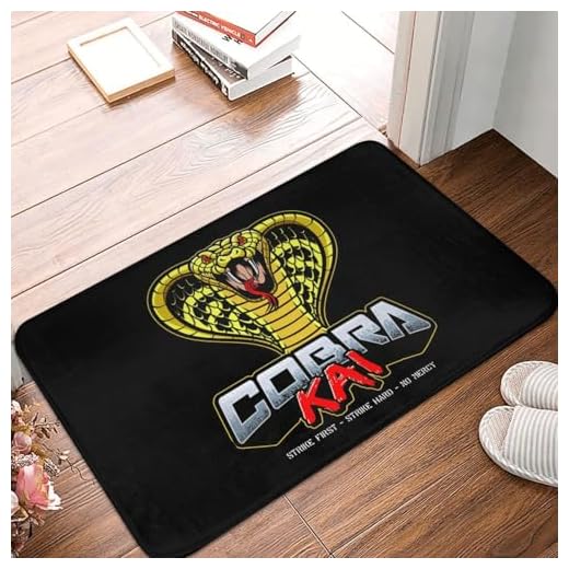 OOAHJEID Felpudo Alfombra Antideslizante Cobra Kai Dojo Strike First Strike Hard No Mercy
