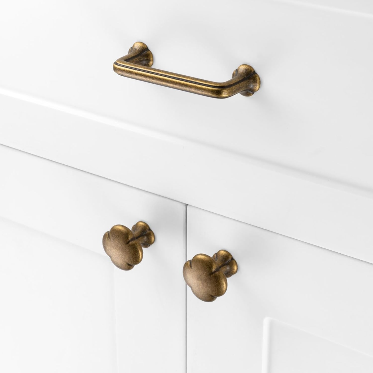 10 Pack 5 Inch Hole Centers, Antique Brass Cabinet Pulls Vintage Brass Cabinet Handles Brass Kitchen Hardware for Cabinets 2502 Drawers Bedroom Dresser Bathroom Vanity Cupboard Closet