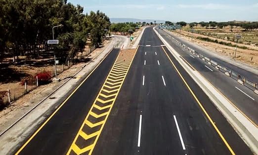 Image of 1001 Chlorinated Rubber (CR) Base Road Marking Paint St I Used for road markings, including lane lines, pedestrian crossings, arrows, and symbols. Surface Suitability: Ideal for concrete, asphalt, and bitumen surfaces- (White 1 Ltr )