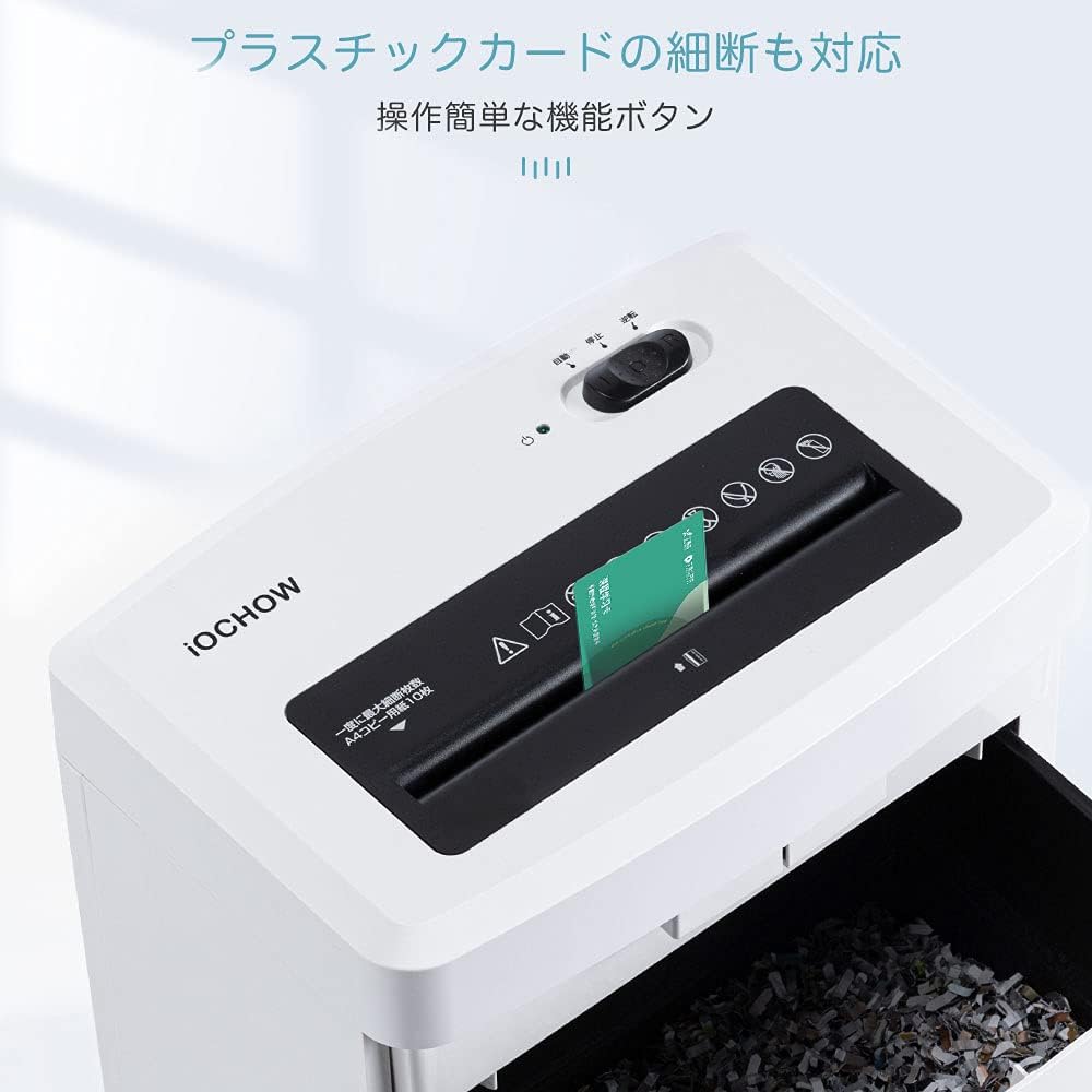 Plastic card being fed into the iOCHOW SZJ4 Shredder