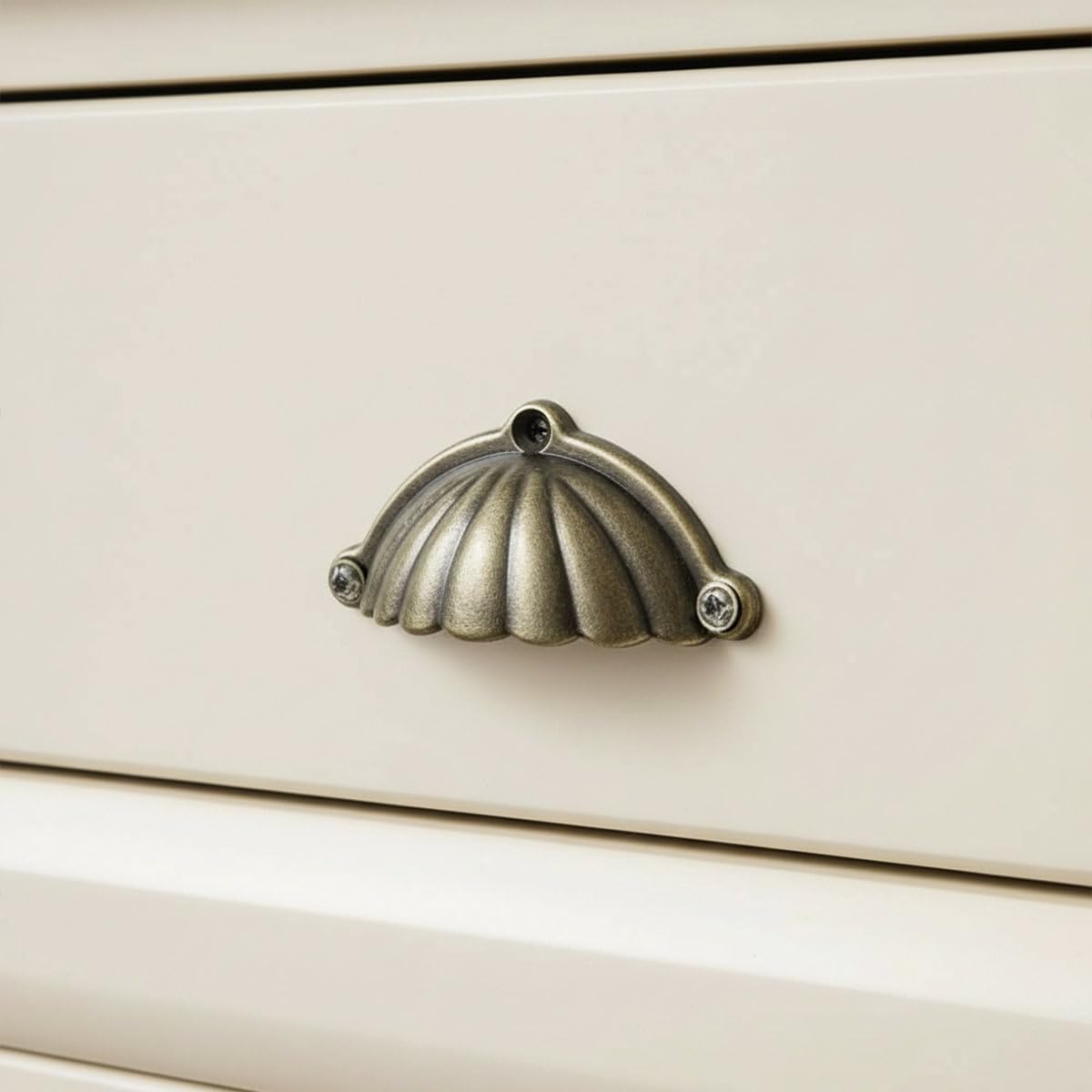 Melody Maison Antique Brass Scalloped Cup Pull Handle