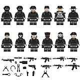 Diferentes juegos de armaduras SWAT, tocados y armas suficientes para equipar 12 minifiguras.