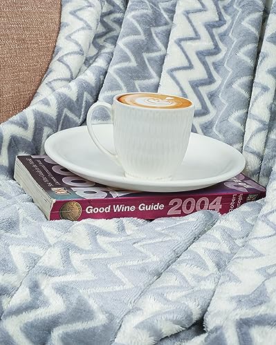 Image of Amazon Brand - Umi Premium Plush AC Blanket - Lightweight Luxurious Soft Zigzag Flannel Blanket, Super Soft Cozy and Comfy for Couch - (Single - 139 x 228 CM, Grey & White)| TC - 200
