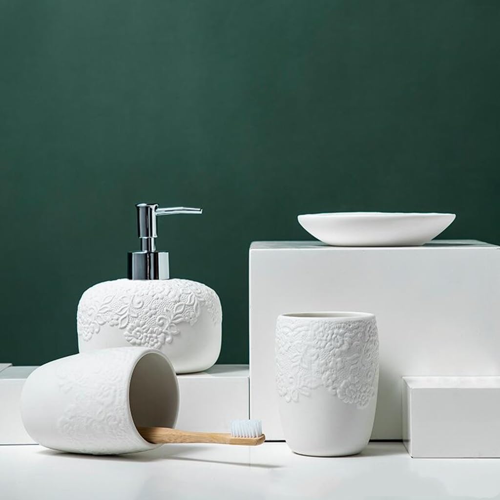 Set da bagno in quattro pezzi in ceramica bianca con motivo a rilievo per la casa, l'hotel (come mostrato per tutti)