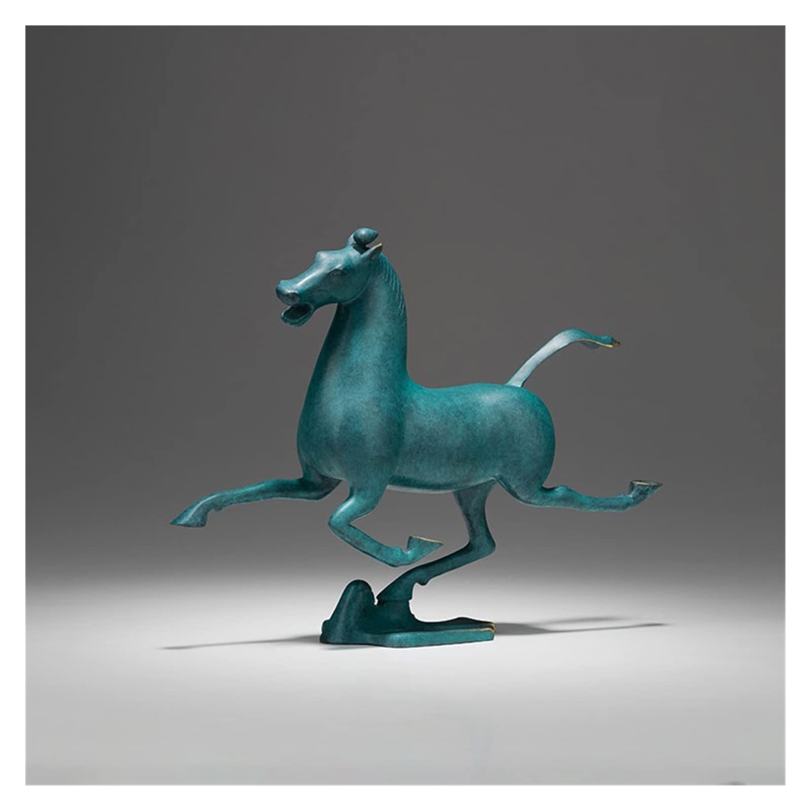 Artisanat moderne cheval en laiton : un cadeau d'exception pour sublimer un bureau