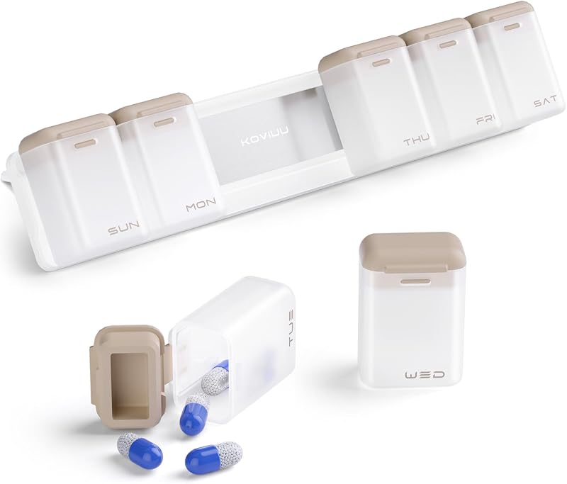 KOVIUU Organizador Semanal de Pastillas, Estuche Magnético de Vitaminas Medicinales 1 Vez al Día | Caja de suplemento diario Week Once, soporte para contenedor de medicamentos extraíble para heladera, dispensador de pastillas de viaje grande para 7 días, marrón
